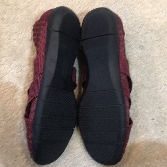 NWOT Comfortview Burgundy Stretch Woven Fabric Crisscross Design Flat Shoe-8WW - Picture 6 of 10